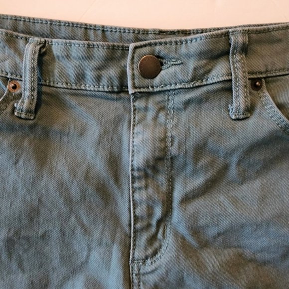 Universal Thread Women's Teal Casual High Rise Shortie Shorts Size 18/34 EuC - Picture 3 of 11